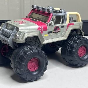 Matchbox Jurassic Park Jeep Wrangler Monster Truck scale 1:24